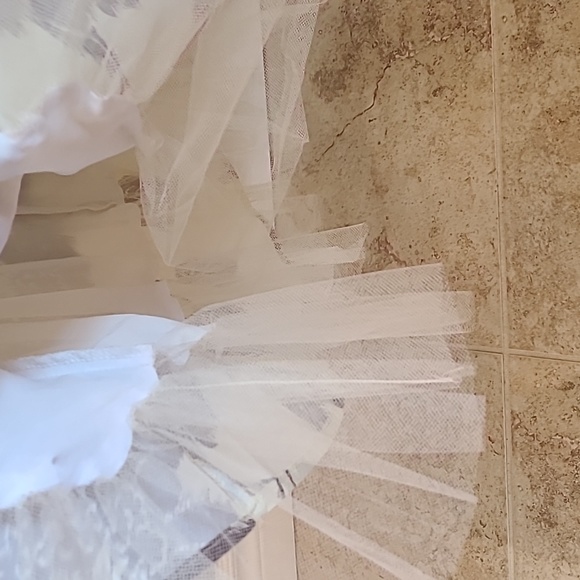 Cute halter dress - Picture 4 of 10